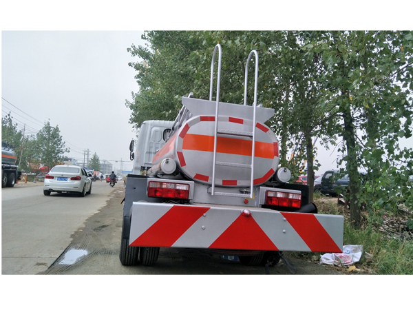 Dongfeng DFAC Chinese 16 Cubic Meter Fuel Oil Tanker Truck Capacity