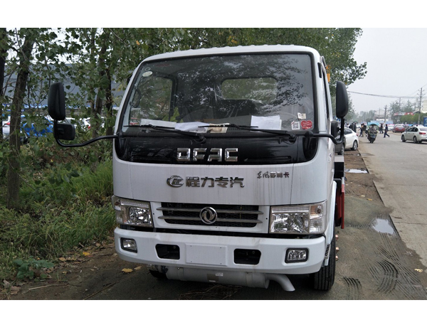 Dongfeng DFAC Chinese 16 Cubic Meter Fuel Oil Tanker Truck Capacity