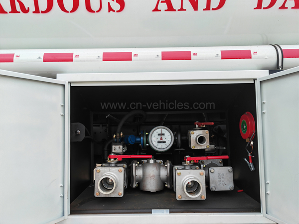 FAW 12cbm 4X2 Fuel Dispenser Tanker Petrol Oil Diesel Delivery and Refueling Tank Truck