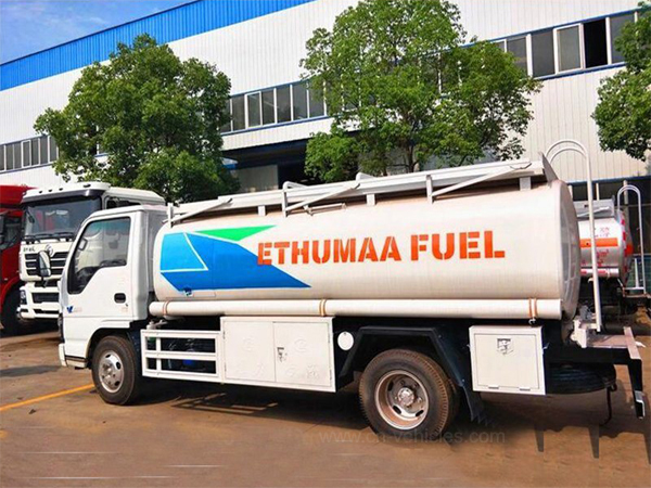 Brand New Isuzu 120HP 5cbm Fuel Dispenser Truck 5t Diesel Refueller Tanker Haiti for Sale