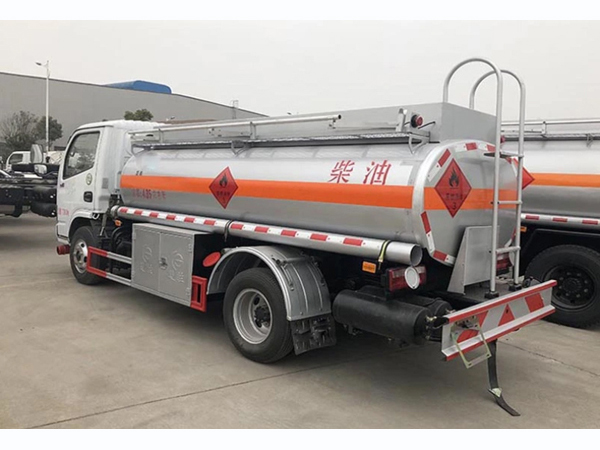 Forland 5cbm 6 wheels Rhd Fuel Oil Dispenser and Delivery Tank Truck Petrol Diesel Refueling Truck