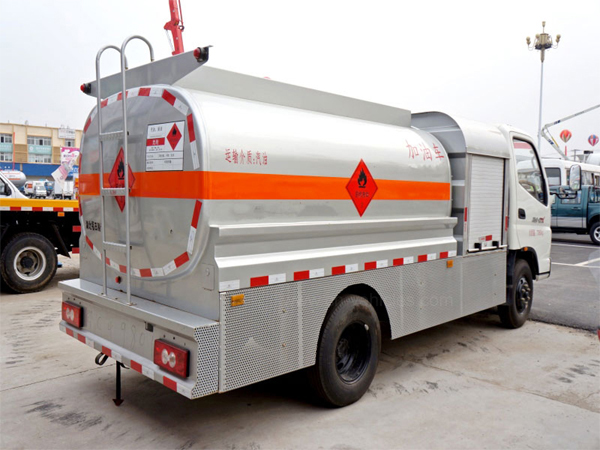 Foton 8 Cubic Meter Fuel Tanker Refueling Truck For Sales