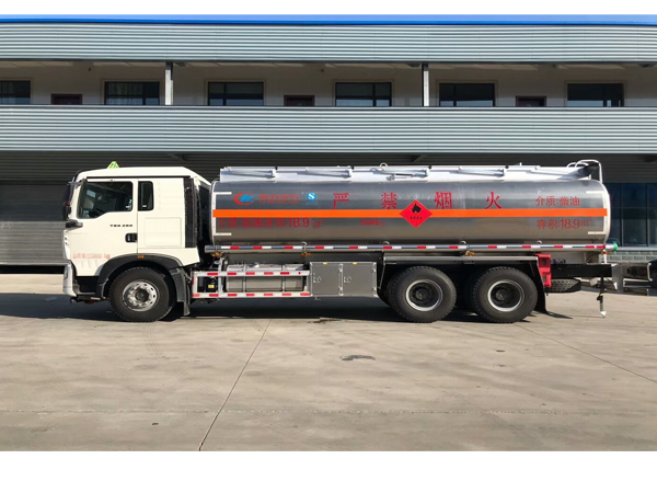HOWO 300HP Rhd 18.9cbm 15781 Liters 13 Tons Diesel Oil Aluminum Tanker Truck for Aircraft