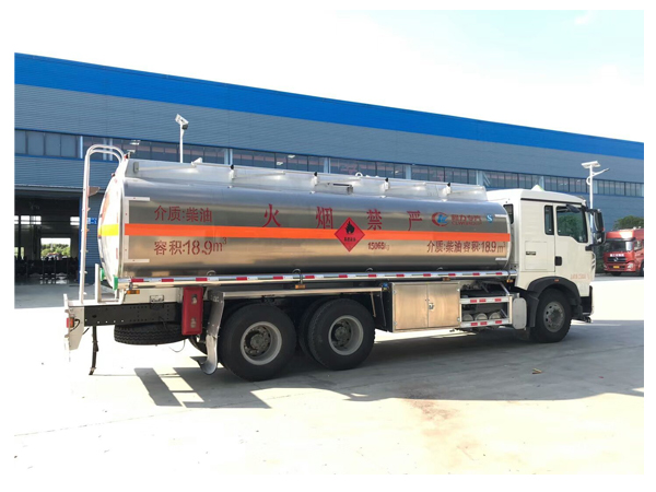HOWO 300HP Rhd 18.9cbm 15781 Liters 13 Tons Diesel Oil Aluminum Tanker Truck for Aircraft