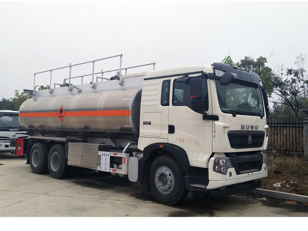 Sinotruck HOWO 189000 Cubic Meter Fuel Tank Diesel Truck For Sales