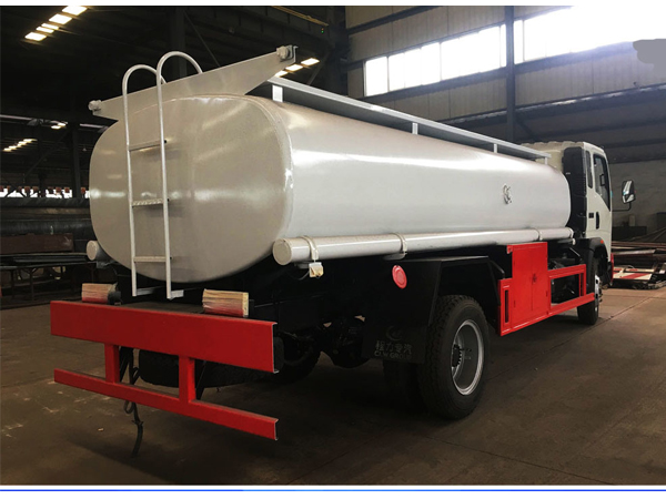 Hot Sale HOWO Fuel Truck 4000L Fuel Delivery Tank Truck