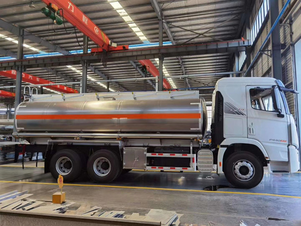 Hyundai 4,500liters to 22,000liters Capacity Oil Fuel Tanker Truck with flow meter and hose reel