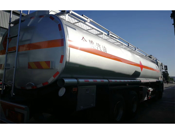 Shacman 12 Wheels 375HP 30000 Liter  Fuel Tank Truck Dimensions