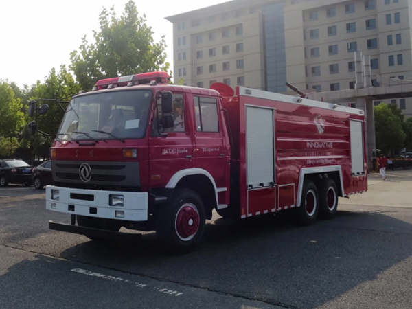 Factory Sale 15 Tons Euro 4 Dongfeng Water Tank Truck 