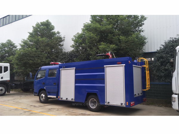 Dongfeng DFAC Double Cab LHD or RHD Cummins Engine 190HP 3400 Liters Water and 600 Liters Foam Tanker Fire Engine For Sales