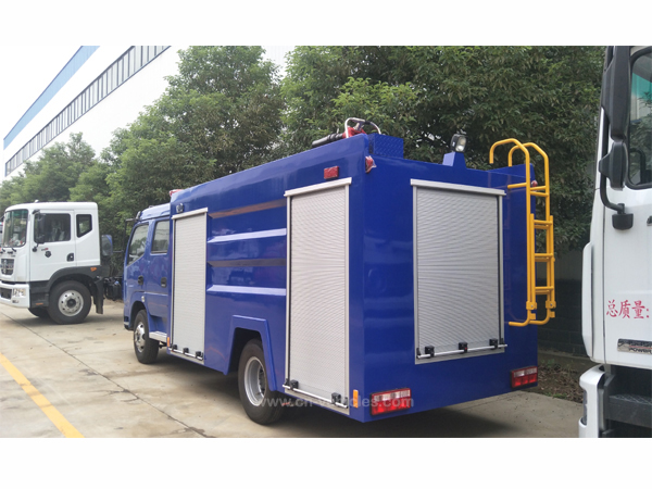 Dongfeng DFAC Double Cab LHD or RHD Cummins Engine 190HP 3400 Liters Water and 600 Liters Foam Tanker Fire Engine For Sales