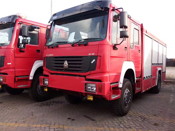 Export to Pakistan Sinotruk HOWO 4*4 Full Driver Foam Tanker Fire Truck