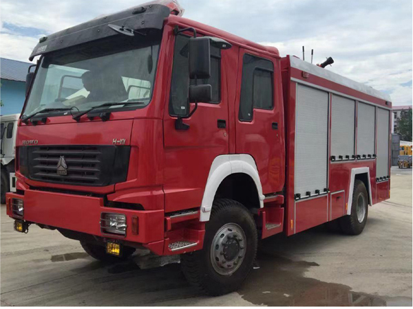 Export to Pakistan Sinotruk HOWO 4*4 Full Driver Foam Tanker Fire Truck
