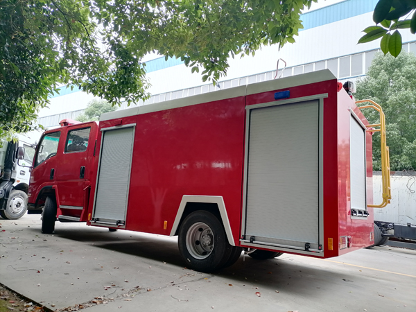 ISUZU 700p Light 4000 Liters Water Tank Fire Fighting Special Truck 