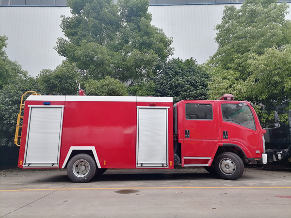 ISUZU 700p Light 4000 Liters Water Tank Fire Fighting Special Truck 