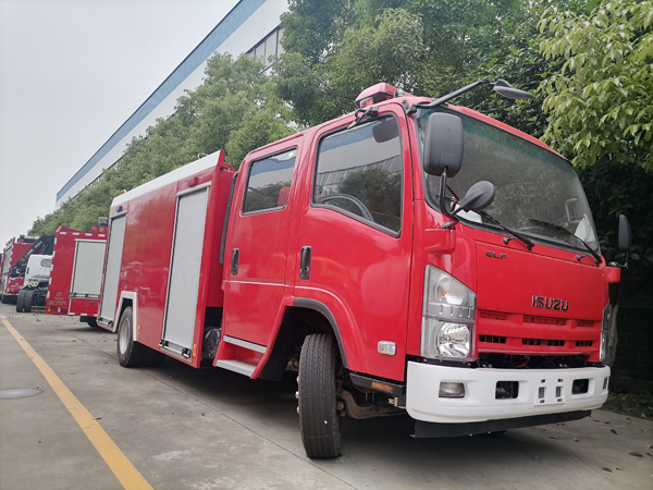 ISUZU 700p Light 4000 Liters Water Tank Fire Fighting Special Truck 