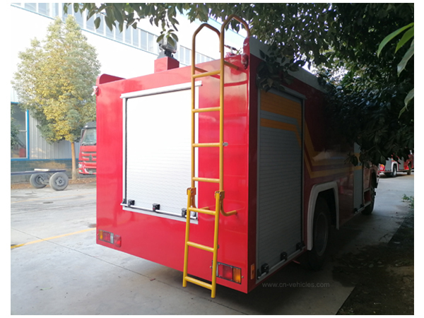 Isuzu 700p Double cab 6000 Liters Water Tanker Fire Fighting Truck 