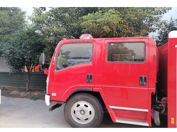 Isuzu 700p Double cab 6000 Liters Water Tanker Fire Fighting Truck 