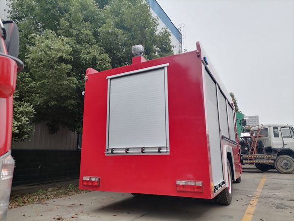 Dongfeng DFAC Cummins Engine 5cbm Foam Tank Fire Fighting Special Equipment Truck