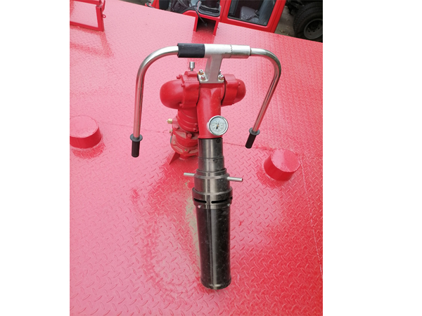 Dongfeng DFAC Cummins Engine 5cbm Foam Tank Fire Fighting Special Equipment Truck