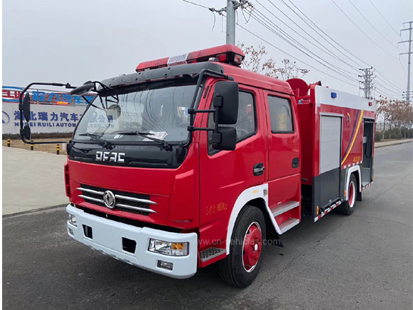 Dongfeng DFAC Double Cab 5000 Liters 5 cbm Fire Fighting Truck For Sales