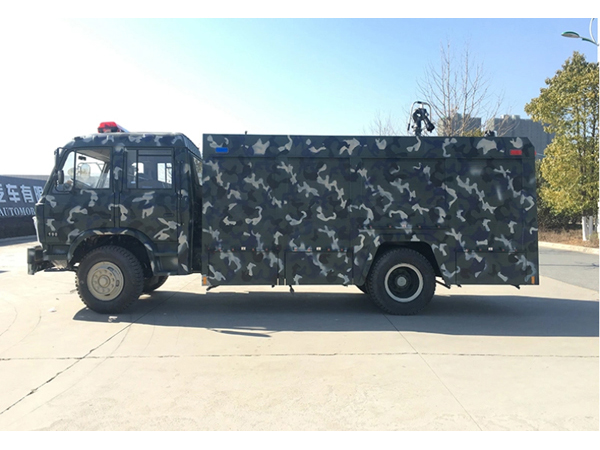 8 Tons Dongfeng Dry Powder RHD Fire Fighting Truck For Army Use