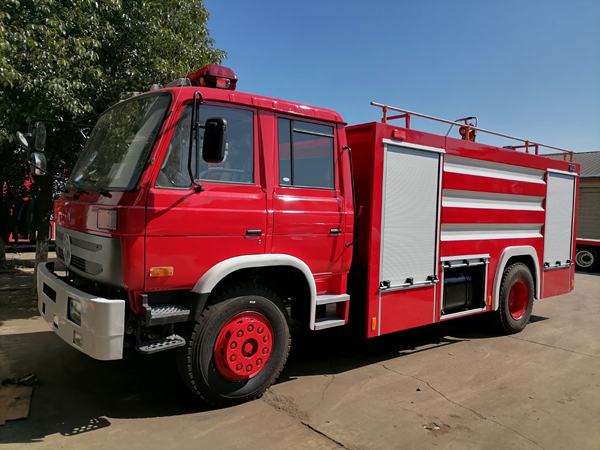Dongfeng 6 wheels Cummins Engine 8cbm 8000liters Water Tanker Fire Fighting Truck