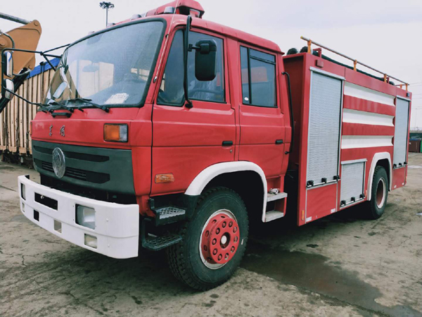 Dongfeng 6 wheels Cummins Engine 8cbm 8000liters Water Tanker Fire Fighting Truck