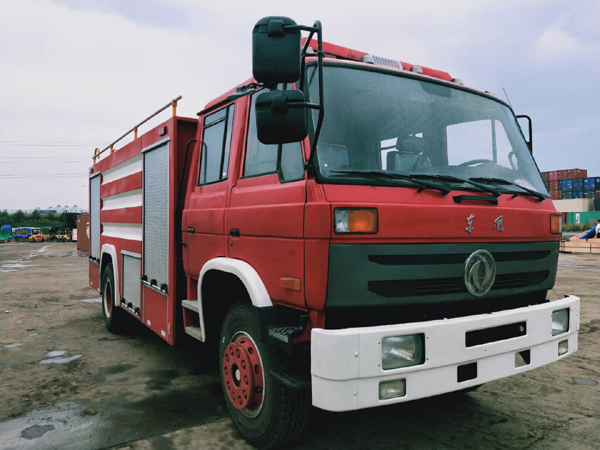 Dongfeng 6 wheels Cummins Engine 8cbm 8000liters Water Tanker Fire Fighting Truck