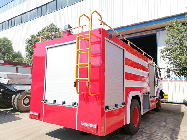 Dongfeng 6 wheels Cummins Engine 8cbm 8000liters Water Tanker Fire Fighting Truck