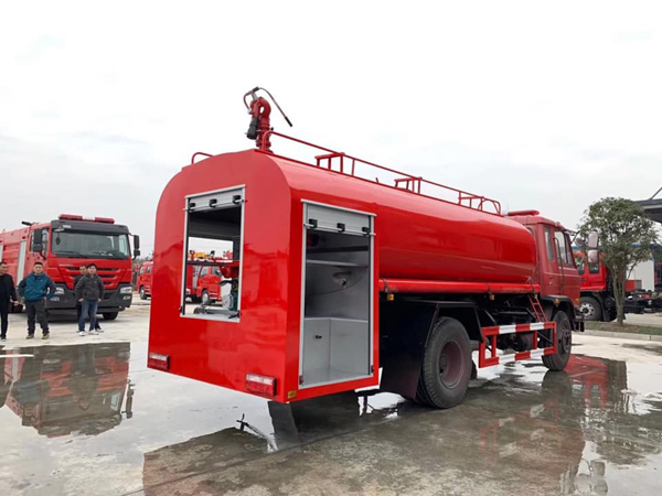 Dongfeng 8000l 130 Or 190hp Fire Water Tanker Truck With Fire Fun Jetting Range 55m