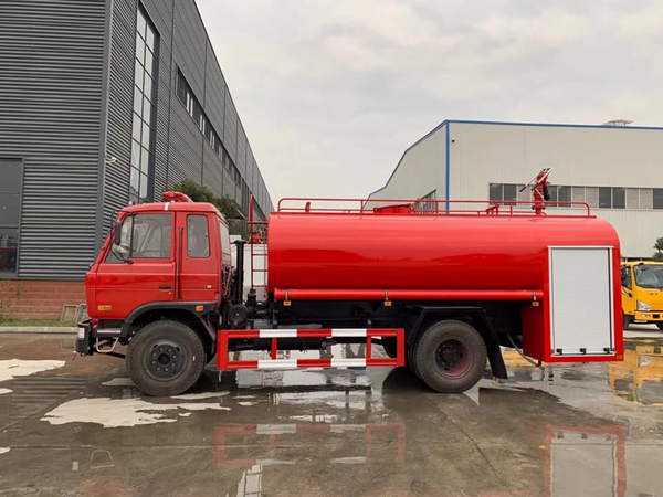 Dongfeng 8000l 130 Or 190hp Fire Water Tanker Truck With Fire Fun Jetting Range 55m