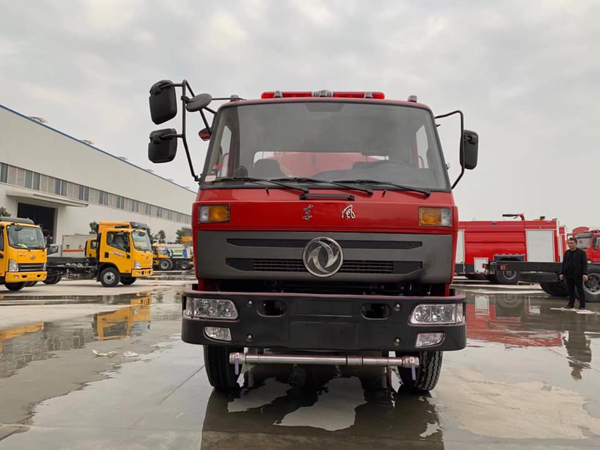 Dongfeng 8000l 130 Or 190hp Fire Water Tanker Truck With Fire Fun Jetting Range 55m