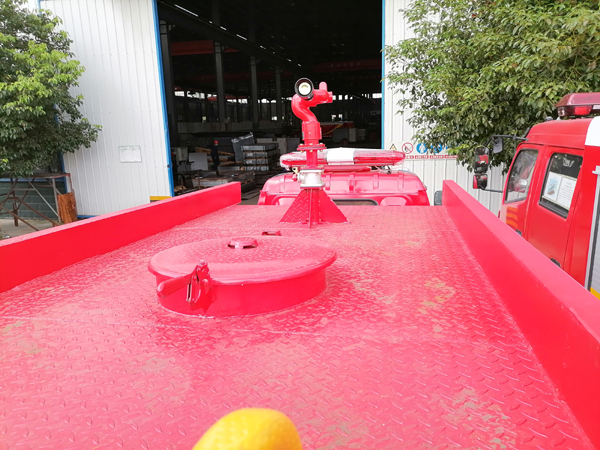 Forland 2000liters Water Tanker Fire Fighting Rescue Engine Truck With Fuel Efficient Technology