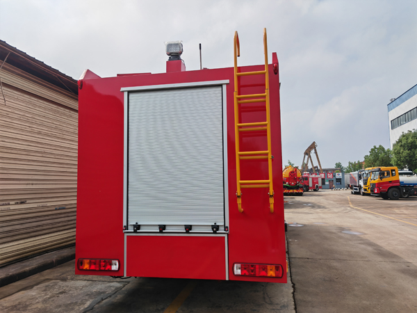  Sinotruck howo 10000liter Foam Tanker Firefighting Truck 