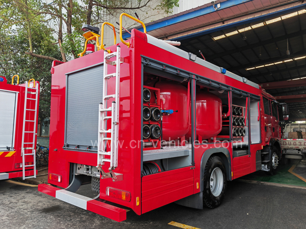 Sinotruk HOWO 4000 kgs Dry Powder Tank Rescue Fire Fighter Truck