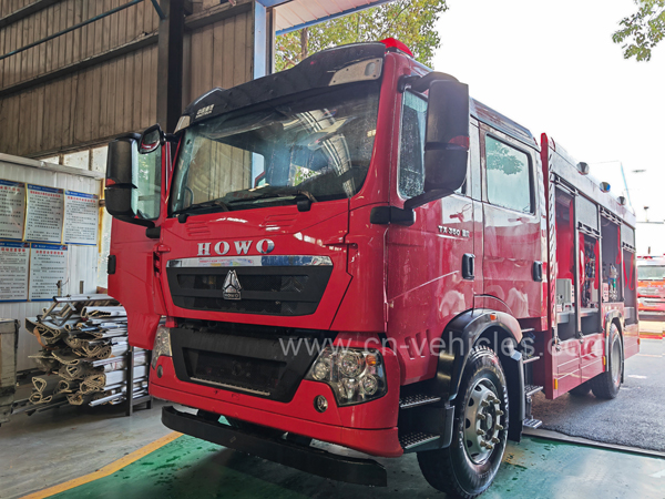 Sinotruk HOWO 4000 kgs Dry Powder Tank Rescue Fire Fighter Truck