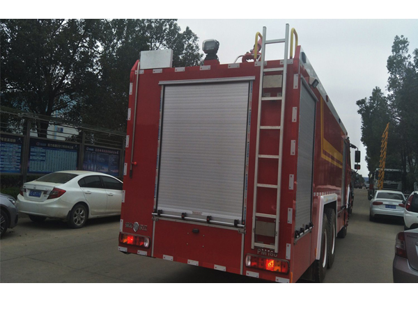 HOWO Cnhtc 30000L Water Foam Fire Fighting Truck