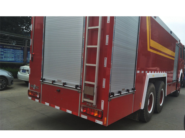 HOWO Cnhtc 30000L Water Foam Fire Fighting Truck