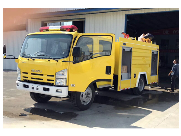 Isuzu ELF 3m3 water and 1m3 foam Foam Fire Engine for Sales