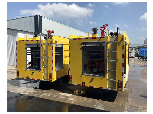Isuzu ELF 3m3 water and 1m3 foam Foam Fire Engine for Sales