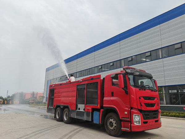 ISUZU GIGA Japan 12Ton Foam Fire Fighting Truck Specification Picture