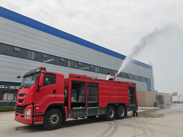 ISUZU GIGA Japan 12Ton Foam Fire Fighting Truck Specification Picture