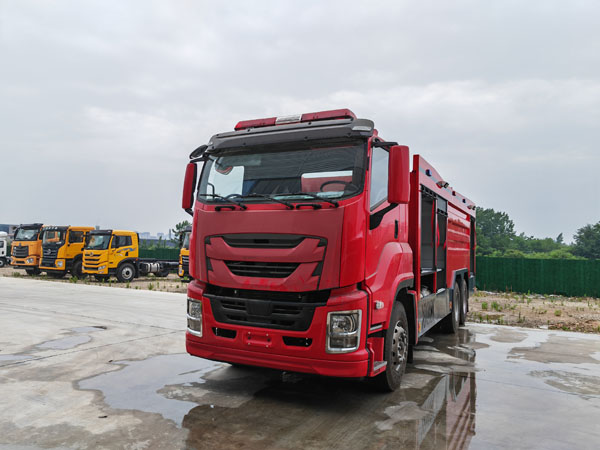 ISUZU GIGA Japan 12Ton Foam Fire Fighting Truck Specification Picture