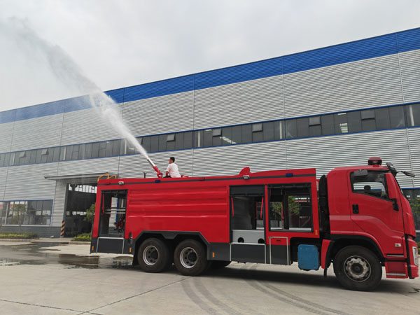 ISUZU GIGA Japan 12Ton Foam Fire Fighting Truck Specification Picture