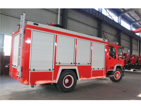 Isuzu Fvr 3800L Water Tanker with 200L Foam Tanker Fire Fight Truck for Sales