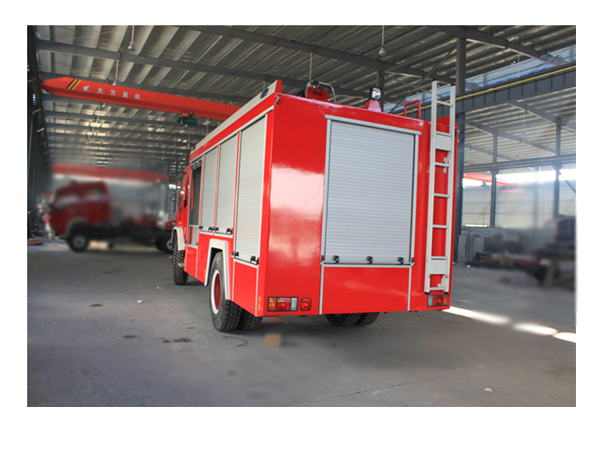 Isuzu Fvr 3800L Water Tanker with 200L Foam Tanker Fire Fight Truck for Sales