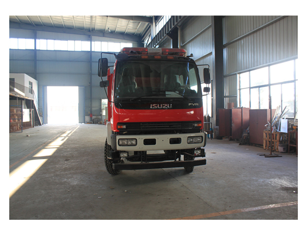 Isuzu Fvr 3800L Water Tanker with 200L Foam Tanker Fire Fight Truck for Sales