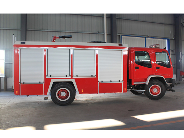 Isuzu Fvr 3800L Water Tanker with 200L Foam Tanker Fire Fight Truck for Sales