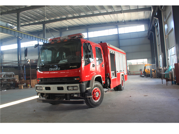 Isuzu Fvr 3800L Water Tanker with 200L Foam Tanker Fire Fight Truck for Sales